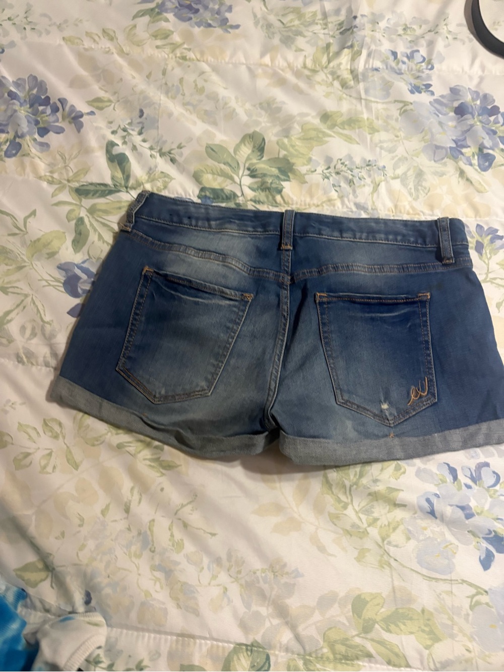 Express Denim Cuffed Women's Shorts - Blue - Picture 2 of 3